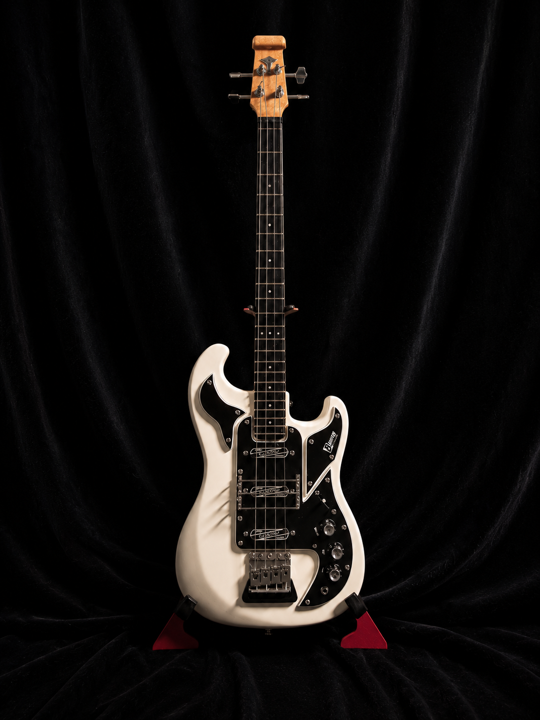 Handcrafted miniature Burns of London Bison bass in arctic white with a black scratchplate and silver hardware by Rob Gwynne